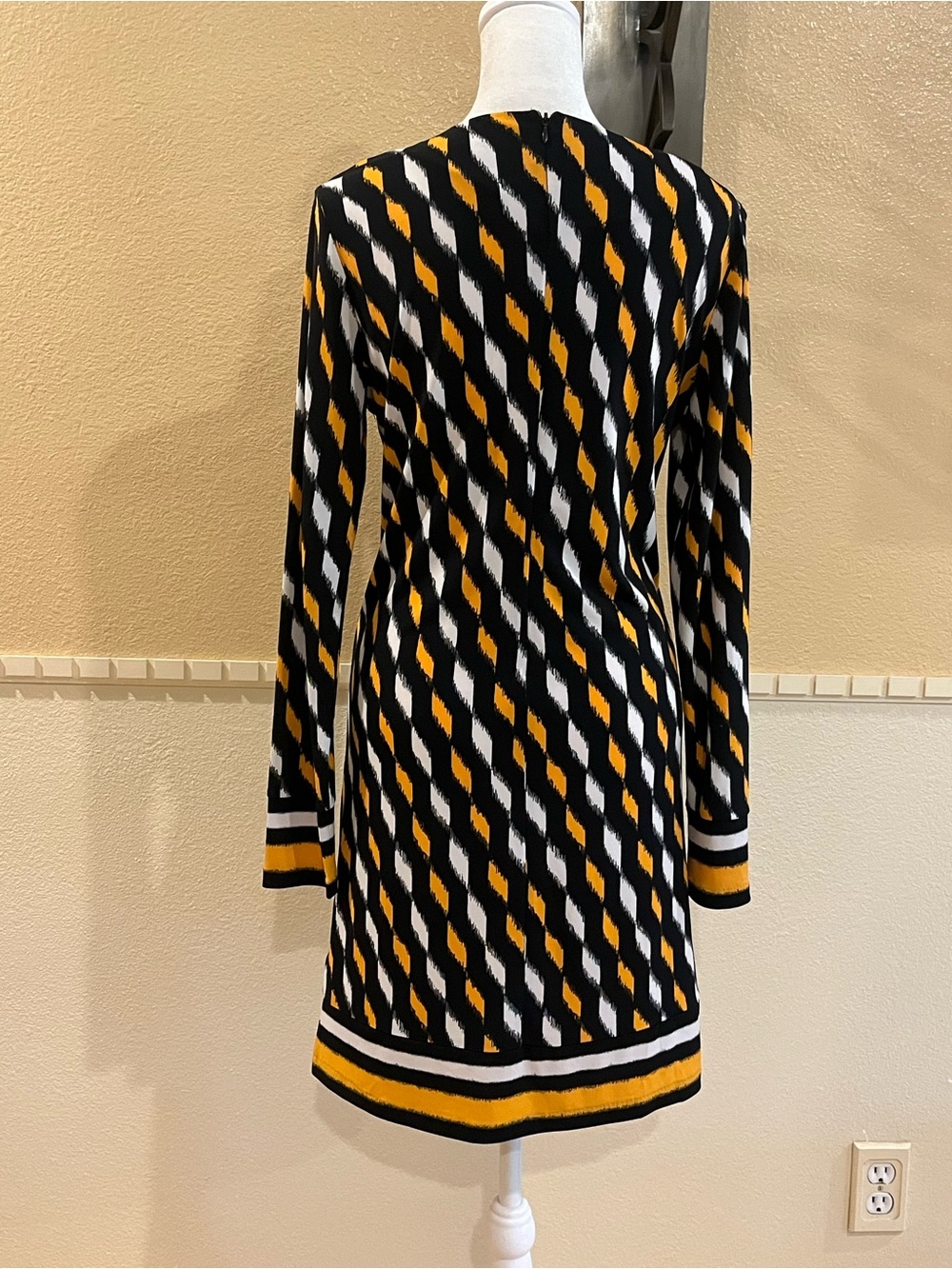 Michael’s Kors Geometric Print Shift Dress Long sleeves. Office, professional S - Picture 5 of 8